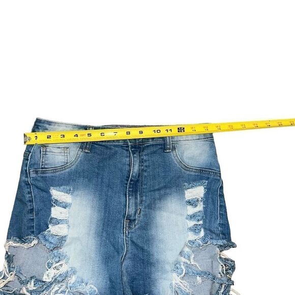 FASHION NOVA Light Wash Distresses Jeans Size 13 - Picture 6 of 8